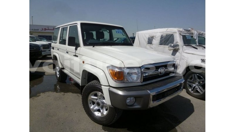 Big with watermark toyota land cruiser estuary import dubai 5572