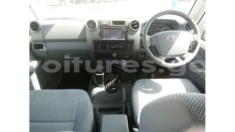 Big with watermark toyota land cruiser estuary import dubai 5572