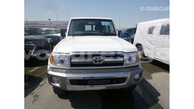 Big with watermark toyota land cruiser estuary import dubai 5572
