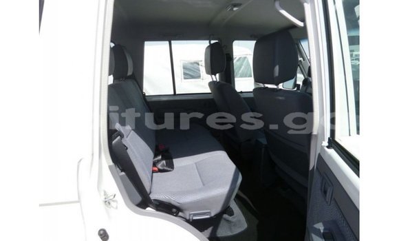 Acheter Import Voiture Toyota Land Cruiser Blanc à Import - Dubai, Estuaire Acheter Import Voiture Toyota Land Cruiser Blanc à Import - Dubai, Estuaire