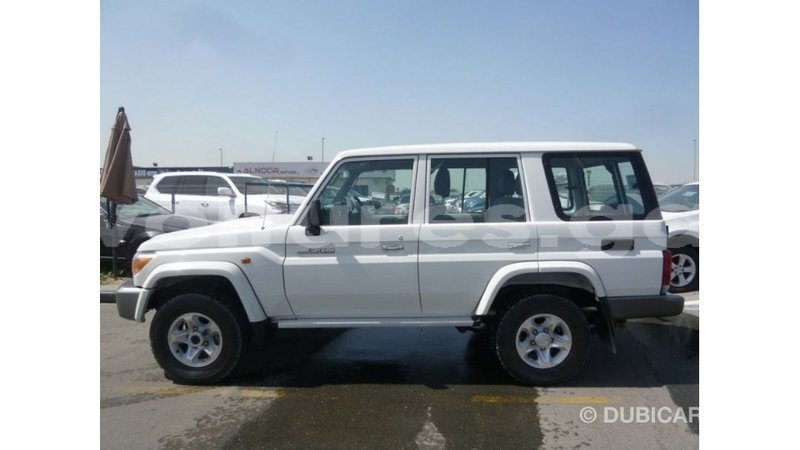 Big with watermark toyota land cruiser estuary import dubai 5572