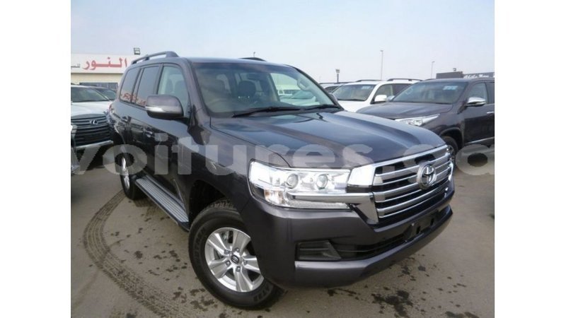 Big with watermark toyota land cruiser estuary import dubai 5583