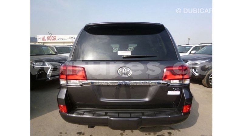 Big with watermark toyota land cruiser estuary import dubai 5583