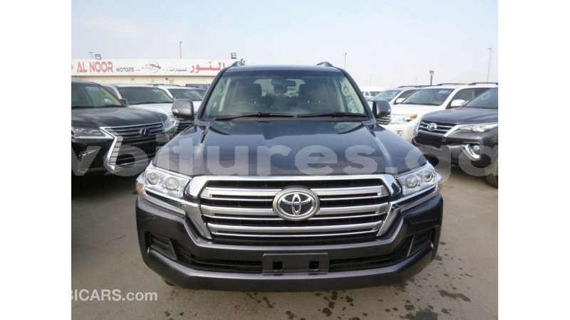 Big with watermark toyota land cruiser estuaire import dubai 5583