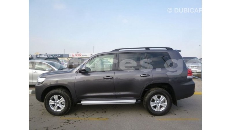 Big with watermark toyota land cruiser estuary import dubai 5583