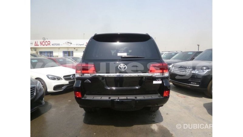 Big with watermark toyota land cruiser estuary import dubai 5584