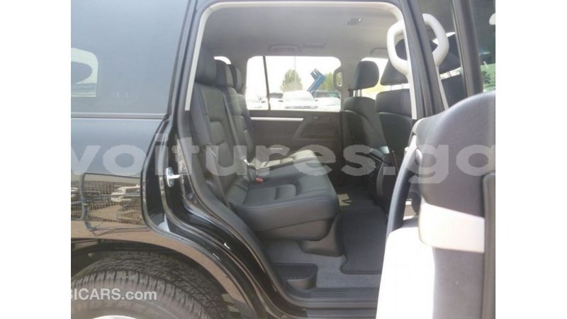 Big with watermark toyota land cruiser estuary import dubai 5584