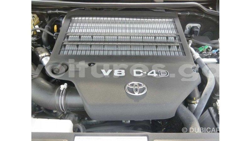 Big with watermark toyota land cruiser estuary import dubai 5584