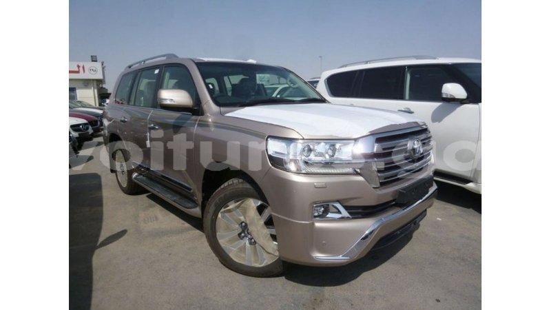 Big with watermark toyota land cruiser estuary import dubai 5586