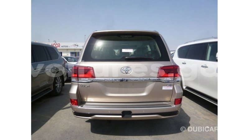 Big with watermark toyota land cruiser estuaire import dubai 5586