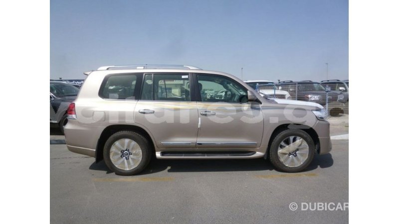 Big with watermark toyota land cruiser estuary import dubai 5586