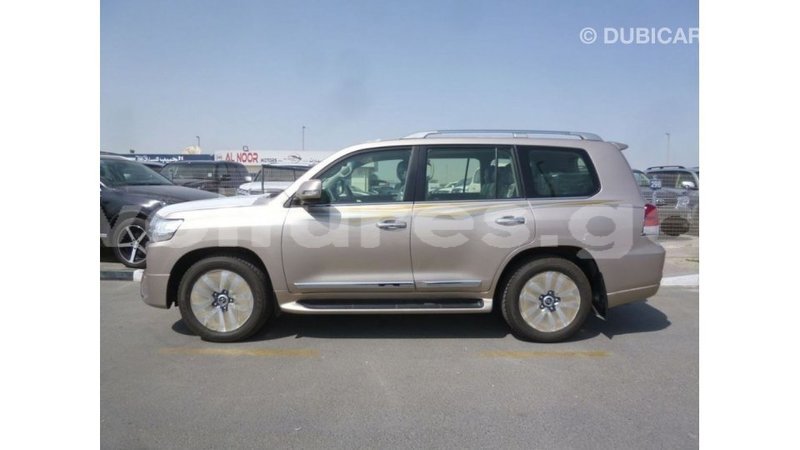 Big with watermark toyota land cruiser estuary import dubai 5586