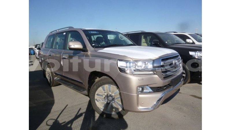 Big with watermark toyota land cruiser estuaire import dubai 5587