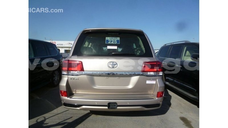 Big with watermark toyota land cruiser estuary import dubai 5587