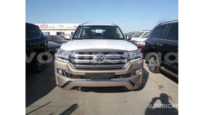 Big with watermark toyota land cruiser estuaire import dubai 5587