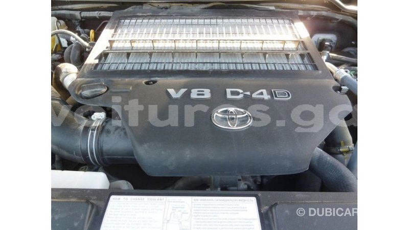 Big with watermark toyota land cruiser estuary import dubai 5587