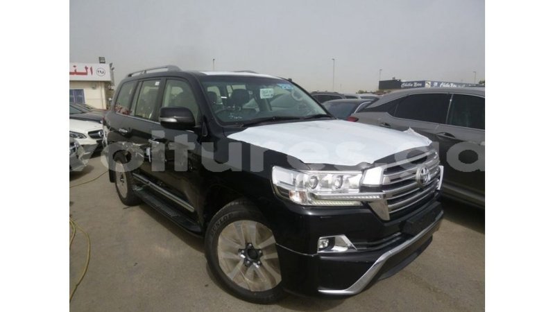 Big with watermark toyota land cruiser estuaire import dubai 5588