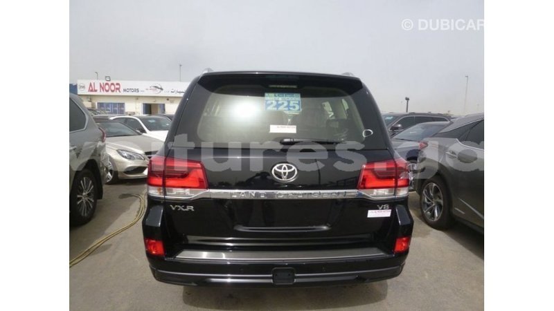 Big with watermark toyota land cruiser estuary import dubai 5588