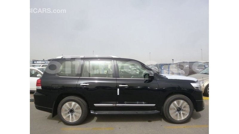 Big with watermark toyota land cruiser estuaire import dubai 5588