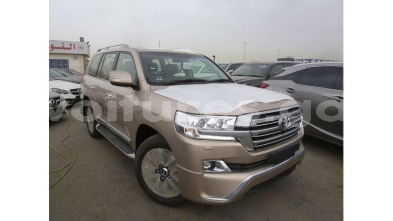 Big with watermark toyota land cruiser estuaire import dubai 5589