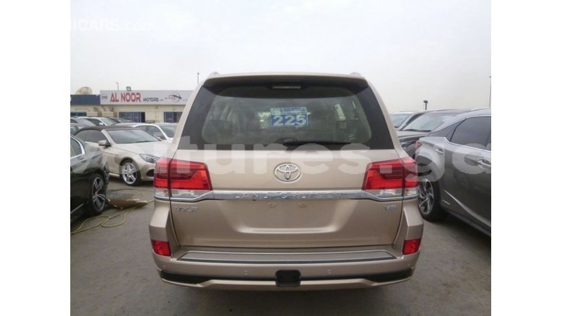 Big with watermark toyota land cruiser estuary import dubai 5589