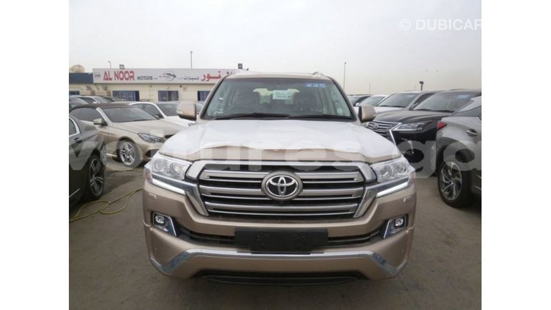 Big with watermark toyota land cruiser estuaire import dubai 5589