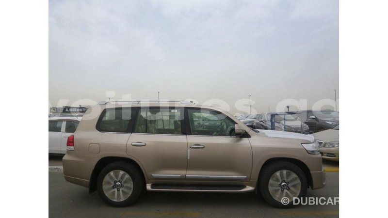 Big with watermark toyota land cruiser estuaire import dubai 5589