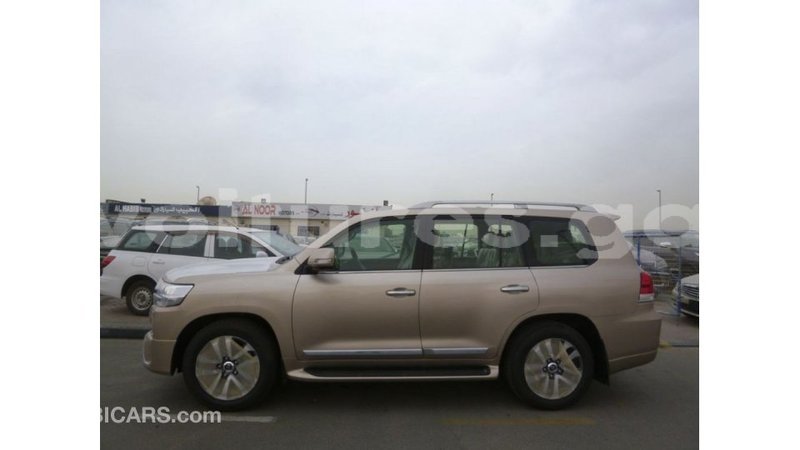 Big with watermark toyota land cruiser estuaire import dubai 5589