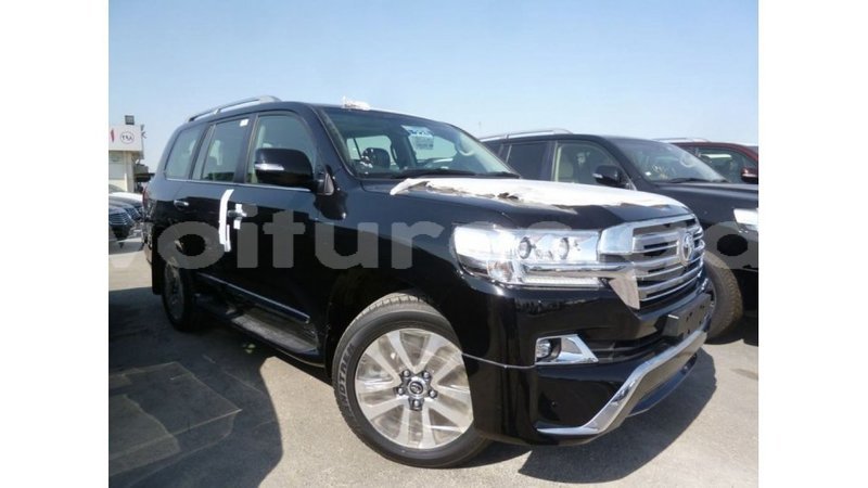 Big with watermark toyota land cruiser estuary import dubai 5590