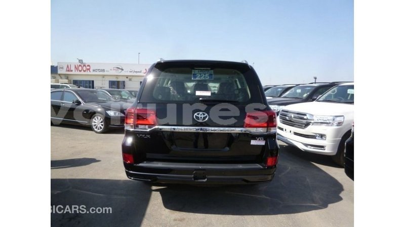 Big with watermark toyota land cruiser estuary import dubai 5590