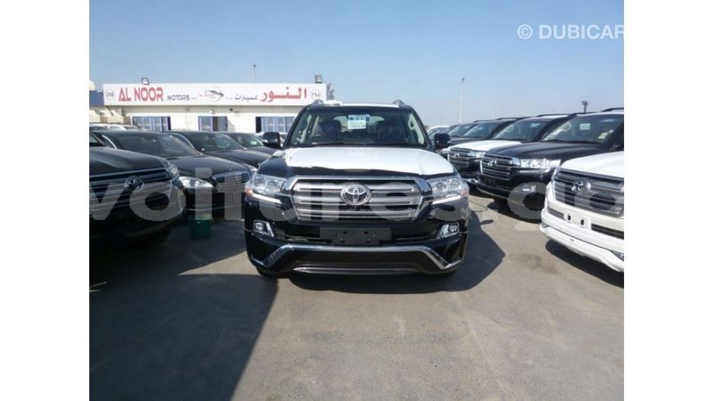 Big with watermark toyota land cruiser estuary import dubai 5590