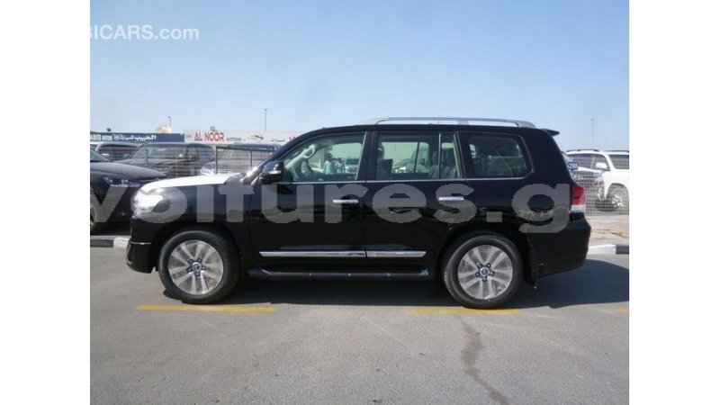 Big with watermark toyota land cruiser estuaire import dubai 5590