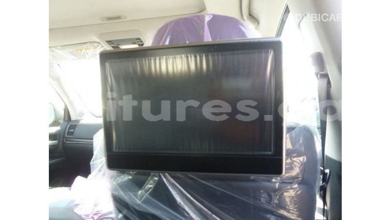 Big with watermark toyota land cruiser estuary import dubai 5590