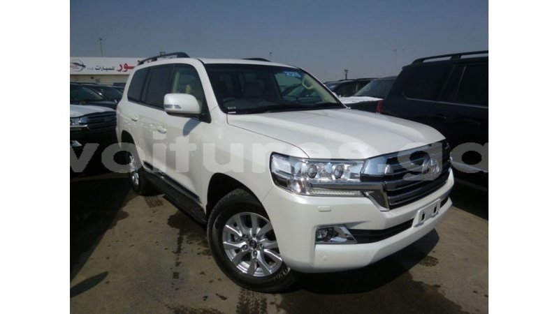 Big with watermark toyota land cruiser estuary import dubai 5591