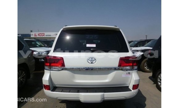 Buy Import Toyota Land Cruiser White Car in Import - Dubai in Estuary Buy Import Toyota Land Cruiser White Car in Import - Dubai in Estuary