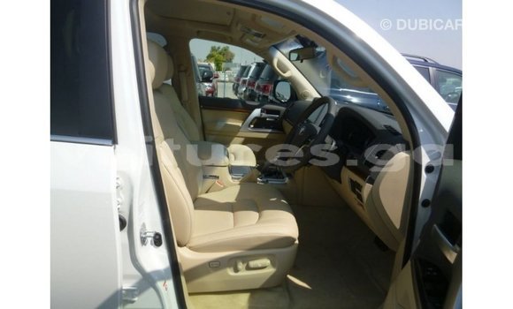 Buy Import Toyota Land Cruiser White Car in Import - Dubai in Estuary Buy Import Toyota Land Cruiser White Car in Import - Dubai in Estuary