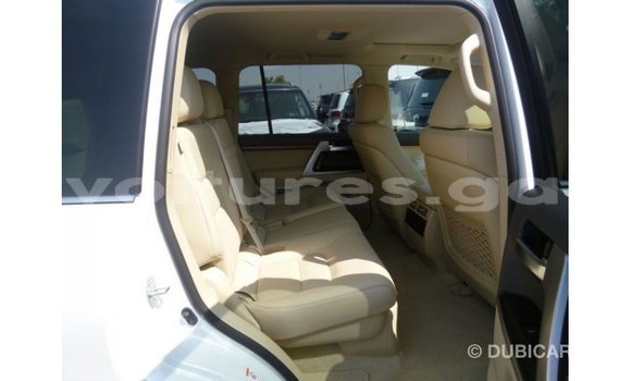 Buy Import Toyota Land Cruiser White Car in Import - Dubai in Estuary Buy Import Toyota Land Cruiser White Car in Import - Dubai in Estuary