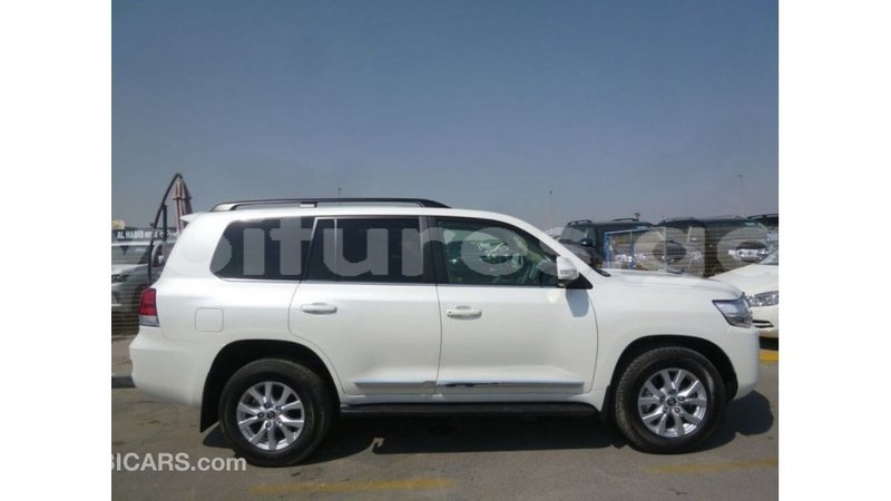 Big with watermark toyota land cruiser estuary import dubai 5591