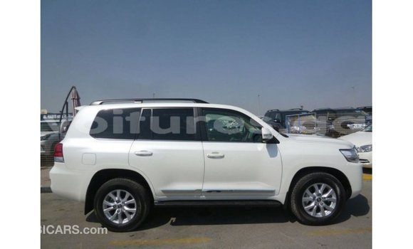 Buy Import Toyota Land Cruiser White Car in Import - Dubai in Estuary Buy Import Toyota Land Cruiser White Car in Import - Dubai in Estuary