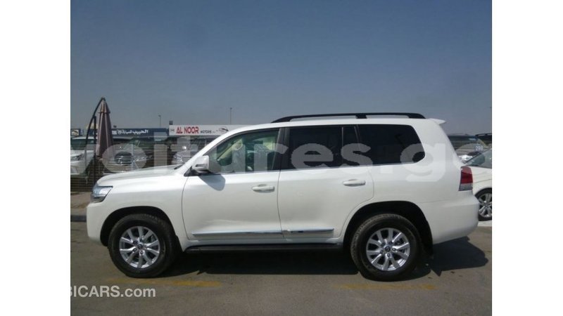 Big with watermark toyota land cruiser estuaire import dubai 5591