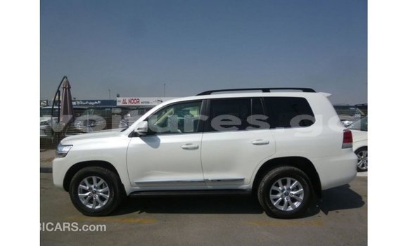 Buy Import Toyota Land Cruiser White Car in Import - Dubai in Estuary Buy Import Toyota Land Cruiser White Car in Import - Dubai in Estuary
