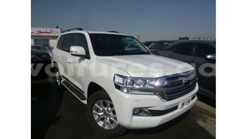 Big with watermark toyota land cruiser estuary import dubai 5592