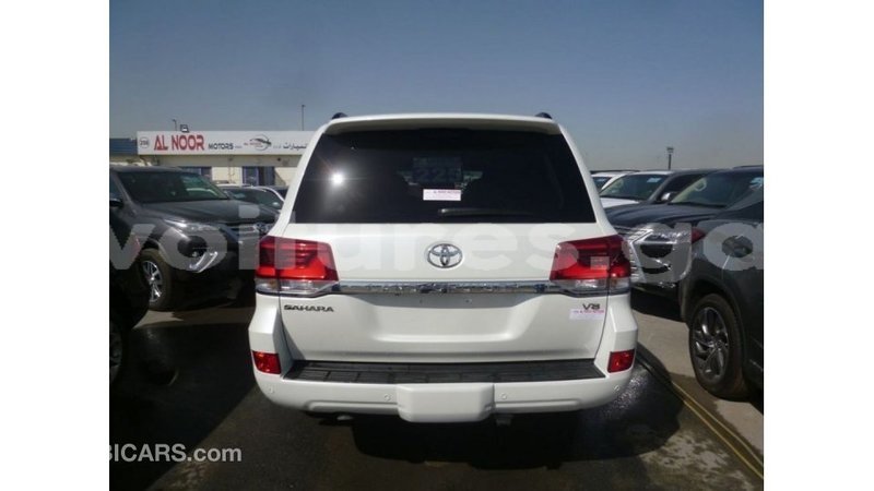 Big with watermark toyota land cruiser estuary import dubai 5592