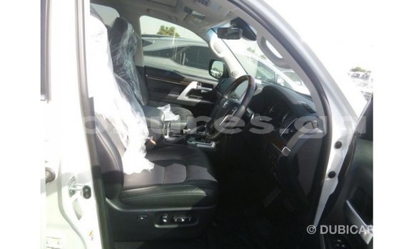 Buy Import Toyota Land Cruiser White Car in Import - Dubai in Estuary Buy Import Toyota Land Cruiser White Car in Import - Dubai in Estuary