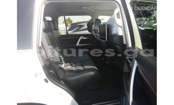 Buy Import Toyota Land Cruiser White Car in Import - Dubai in Estuary Buy Import Toyota Land Cruiser White Car in Import - Dubai in Estuary