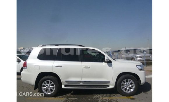 Buy Import Toyota Land Cruiser White Car in Import - Dubai in Estuary Buy Import Toyota Land Cruiser White Car in Import - Dubai in Estuary