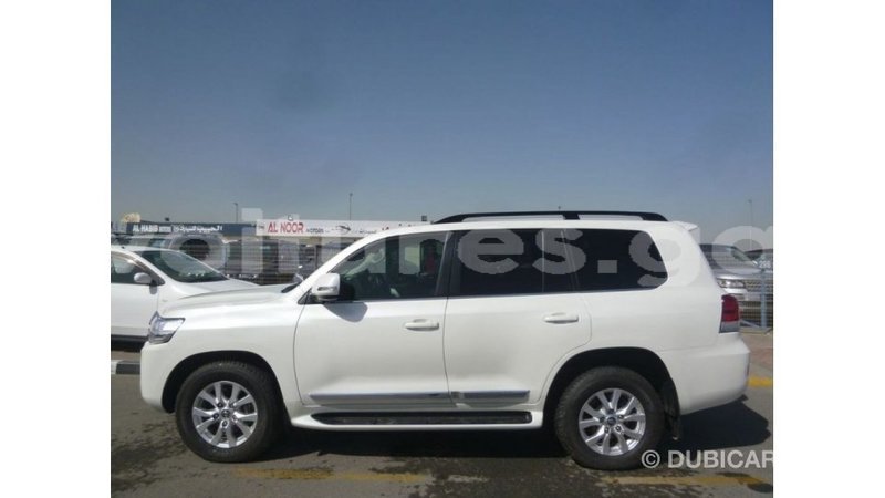 Big with watermark toyota land cruiser estuaire import dubai 5592