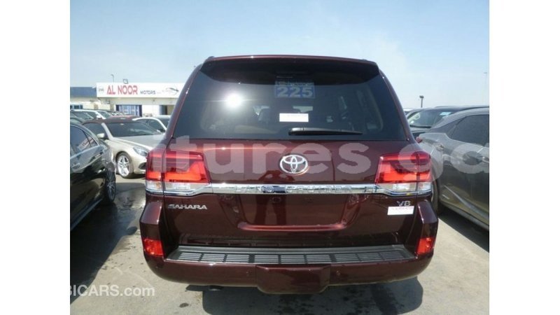 Big with watermark toyota land cruiser estuary import dubai 5593