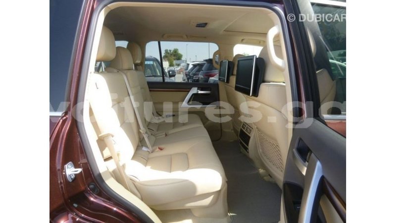 Big with watermark toyota land cruiser estuary import dubai 5593