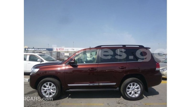 Big with watermark toyota land cruiser estuaire import dubai 5593